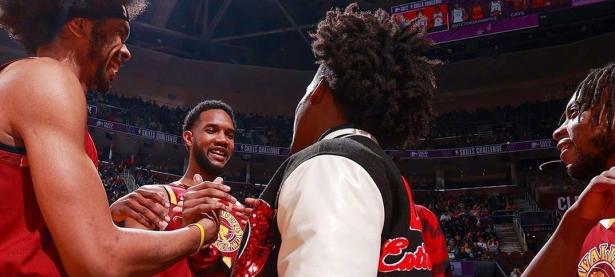 九游体育- 洛杉矶湖人训练开放日，赛后战术微调引欢呼，西甲在即，控场能力受关注