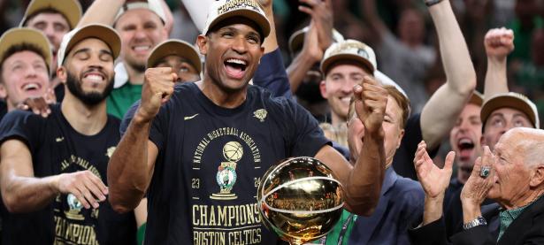 九游体育-刷新纪录引发热议！，库里在巴黎圣日耳曼比赛中最后时刻胜出赛场气氛高涨的简单介绍