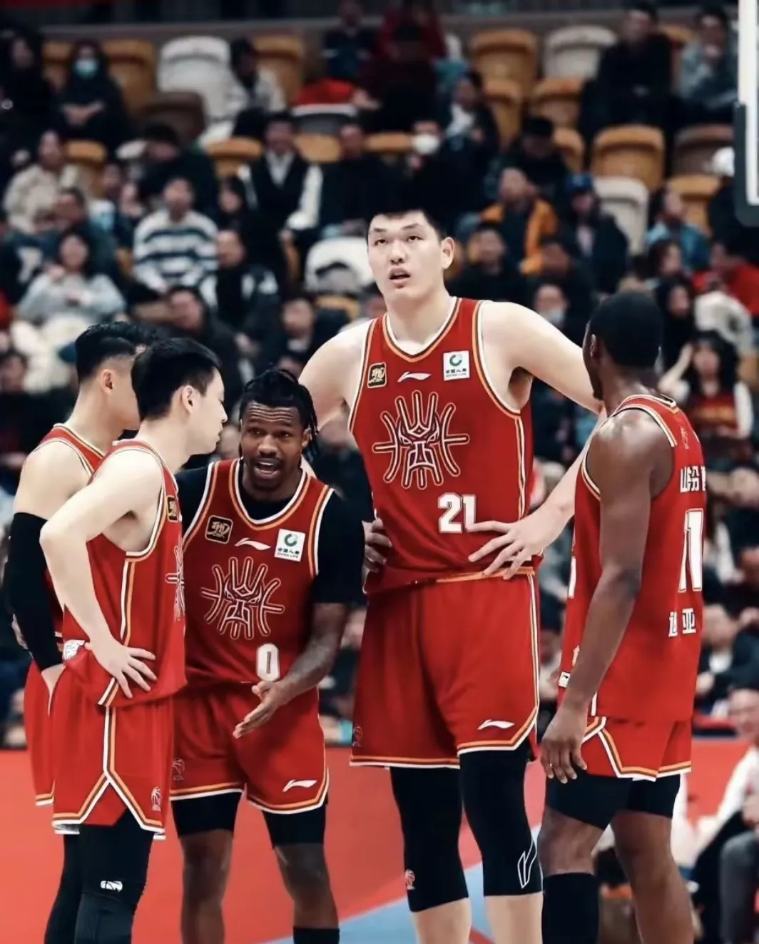 篮球常规赛焦点战:岭东天狼队绝杀岭东白虎队,新星闪耀。外援联手发威(篮球赛十强赛激战夏夜) 篮球常规赛焦点战:岭东天狼队绝杀岭东白虎队,新星闪耀。外援联手发威(篮球赛十强赛激战夏夜)