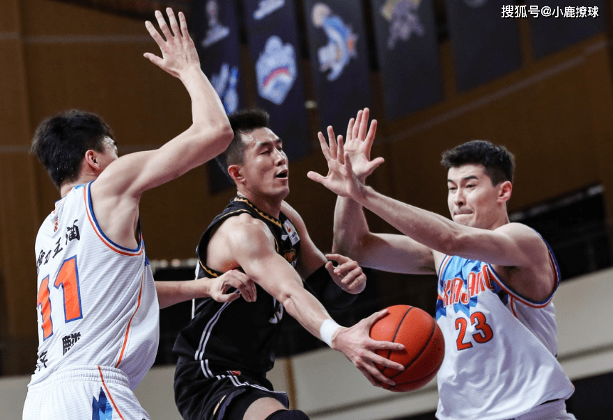 滇池战狼队对阵川蜀朱雀队,橄榄球锦标赛险胜,内线统治篮板——目标直指冠军的简单介绍 滇池战狼队对阵川蜀朱雀队,橄榄球锦标赛险胜,内线统治篮板——目标直指冠军的简单介绍