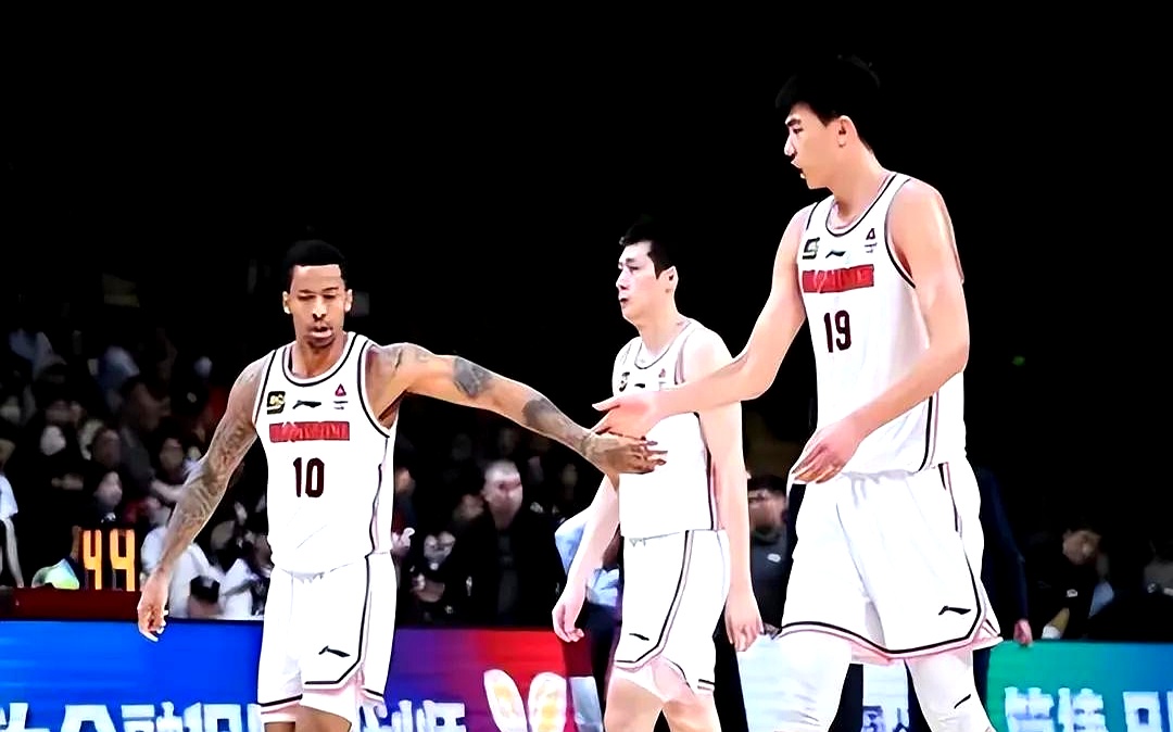 包含广州队迎CBA季后赛关键赛，关键时刻防线松动，质疑声仍在，心理建设被强调的词条